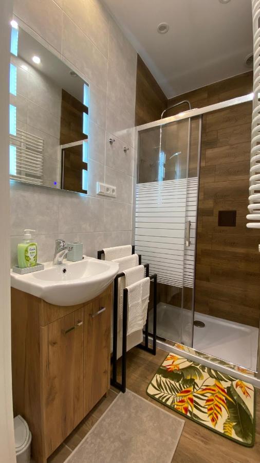 Lublinbnb - Exclusive Family Apartment ------ In The Heart Of Lublin -------------------------------- Bedroom & Living Room & Kitchen Exteriör bild