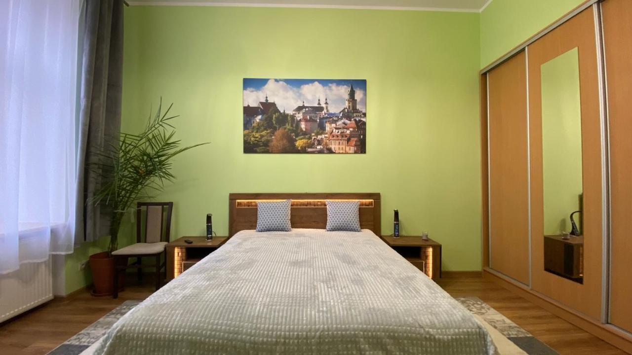Lublinbnb - Exclusive Family Apartment ------ In The Heart Of Lublin -------------------------------- Bedroom & Living Room & Kitchen Exteriör bild