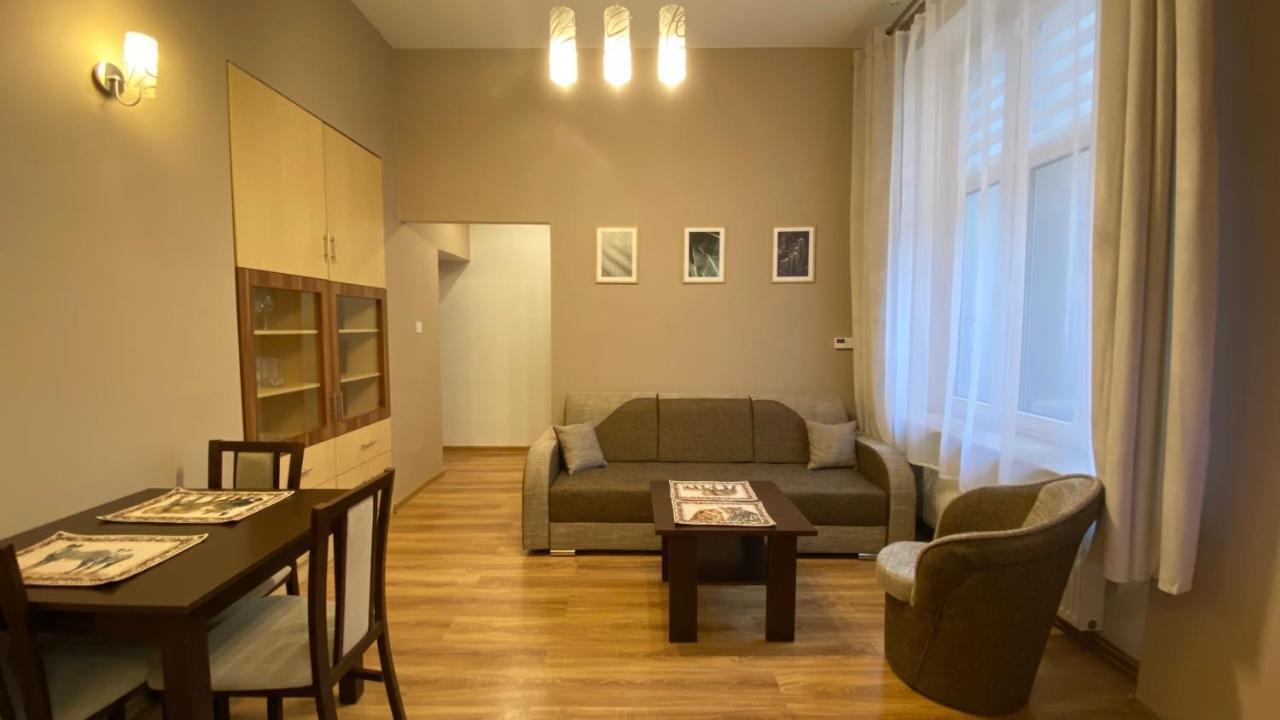 Lublinbnb - Exclusive Family Apartment ------ In The Heart Of Lublin -------------------------------- Bedroom & Living Room & Kitchen Exteriör bild
